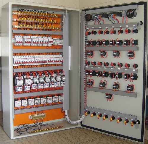 Quadros de distribuição elétrica